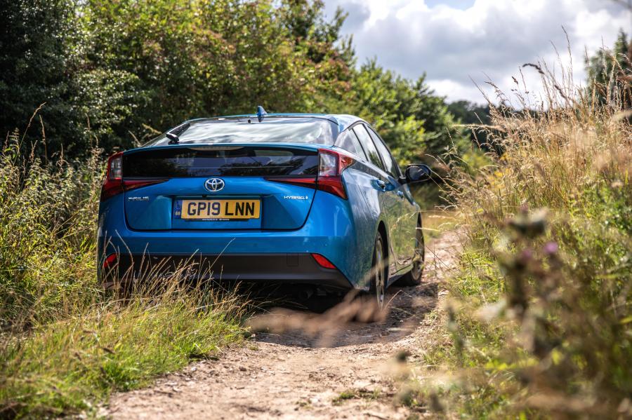  Toyota Prius 2019 года  (UK) (фото 21 из 37)